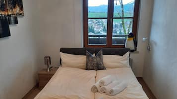 2 slaapkamers, een strijkplank/strijkijzer, gratis wifi, beddengoed