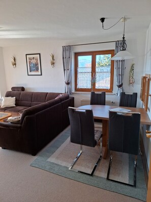 Télévision, lecteur de DVD, chaîne hi-fi