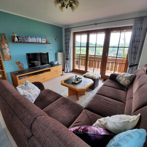 Televisión, reproductor de DVD, estéreo