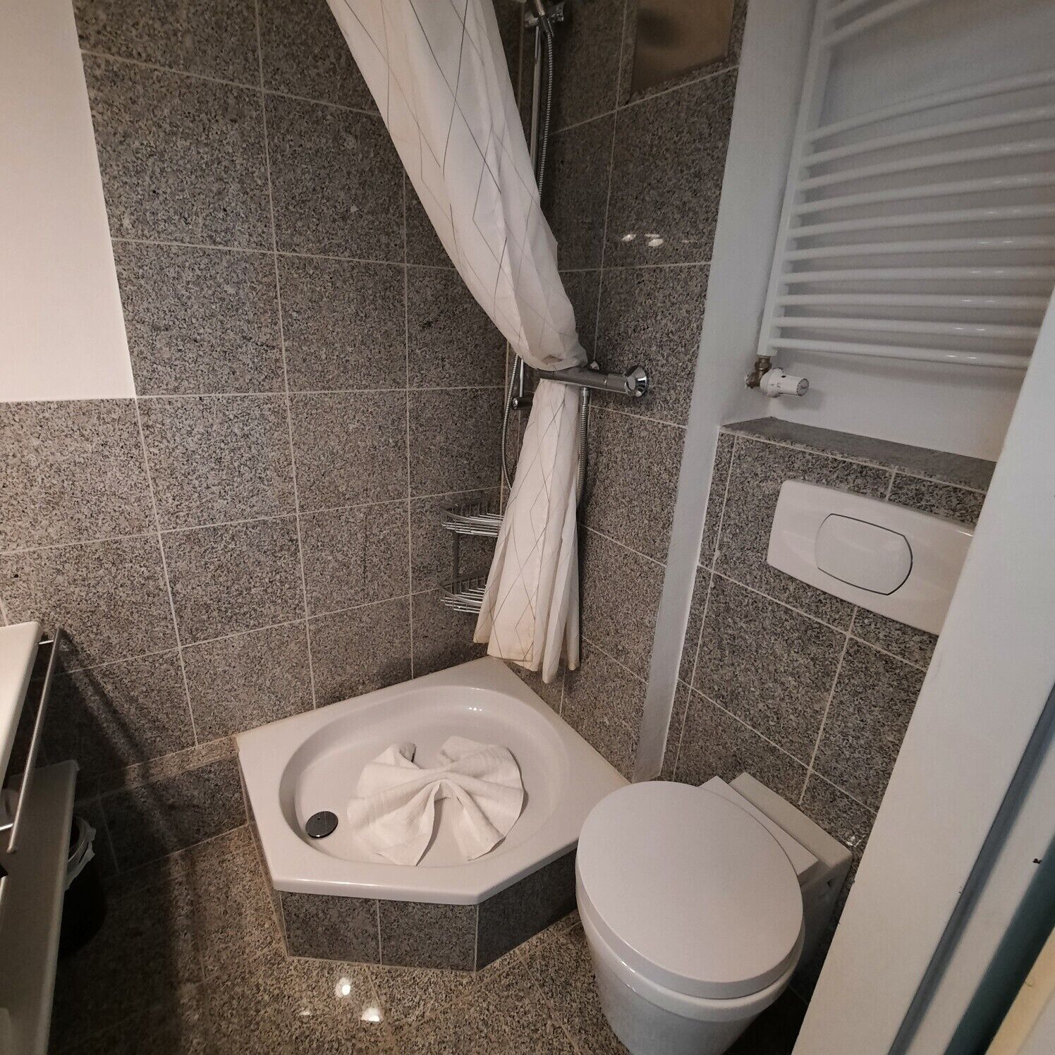 Bruser, hårtørrer, håndklæder