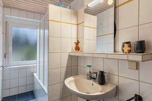 Dusch, hårtork och handdukar