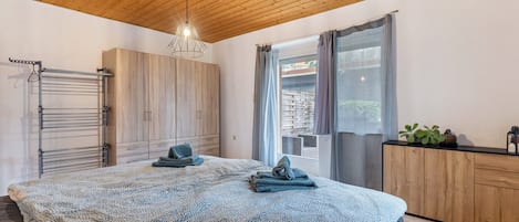 2 bedrooms, free WiFi, bed sheets