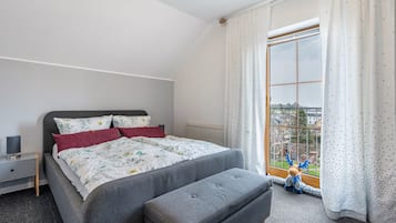 2 bedrooms, iron/ironing board, free WiFi, bed sheets