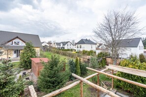 Property grounds - Holiday Apartment 'Omatina' with Balcony and Wi-Fi (Bannewitz)