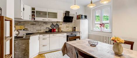 Fridge, microwave, oven, stovetop