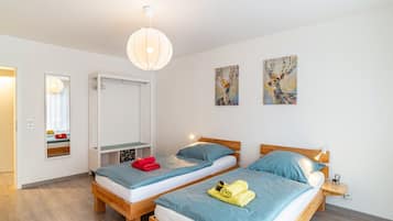 2 多间卧室、免费 WiFi、床单