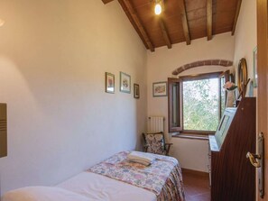 3 habitaciones, tabla de planchar con plancha y wifi