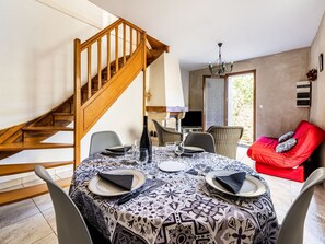 Dining - Vineyards & Village Stay (Minerve)