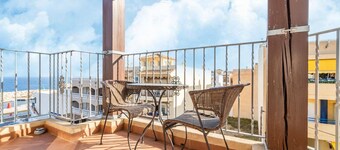 Apartment near the beach with sea views