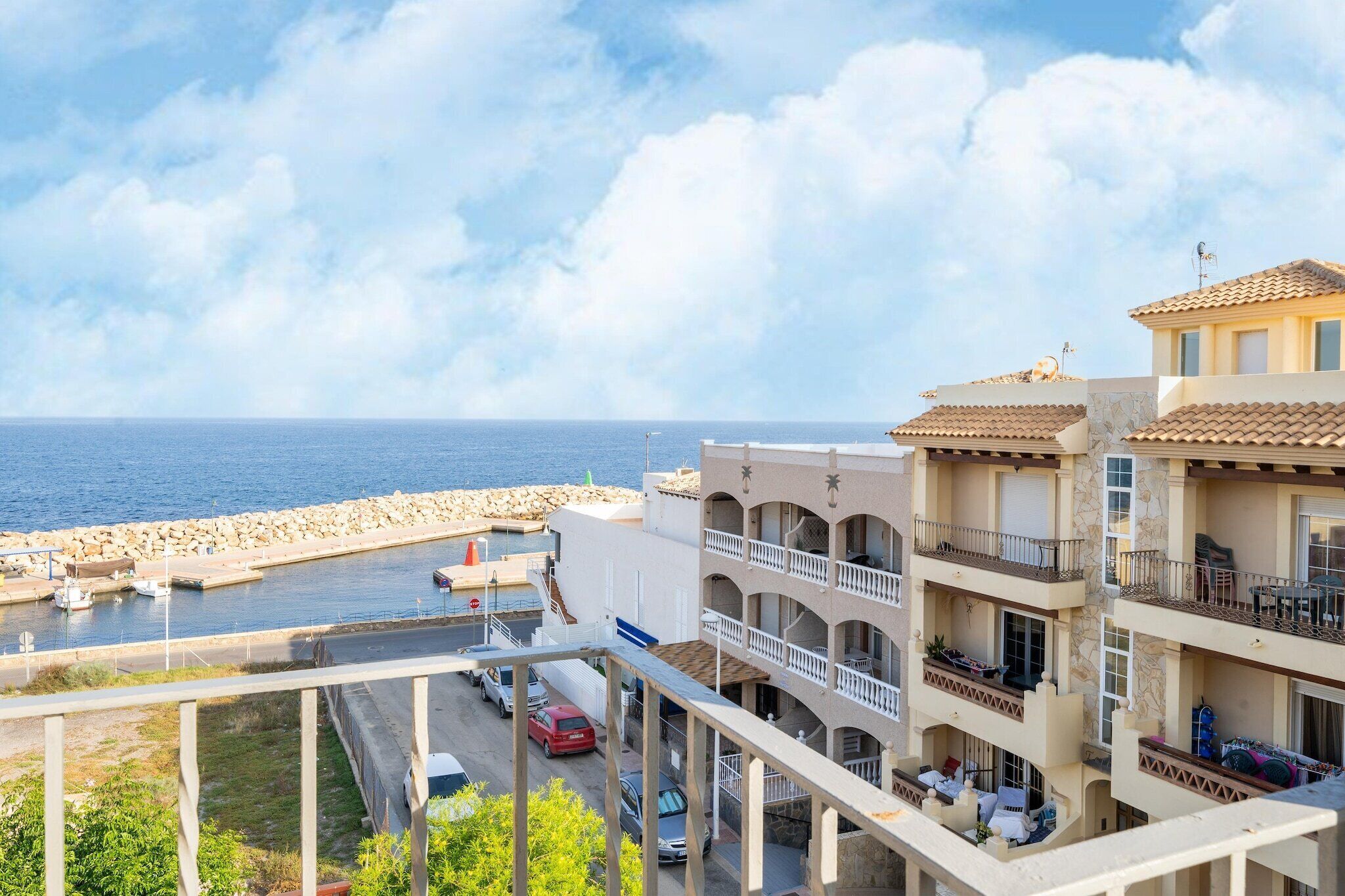 المنطقة المحيطة بالمنشأة