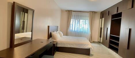3 bedrooms, in-room safe, iron/ironing board, WiFi