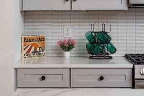 Miscellaneous - Nash Skylight ~ Room for the Whole Crew ~ Private Rooftop w HotTub ~ 11 Beds ~ 5 miles to Downtown (Nashville)