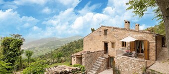 Appartement dans une maison de campagne avec piscine
