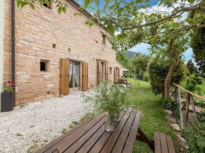Terrace/patio - Apartment in a CountryHouse with pool (Acqualagna)