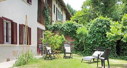 Apartment in Casale with Panoramic Vineyard Views