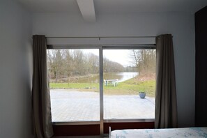 2 bedrooms, free WiFi - Nature Retreat by the Lakes (Rosée)