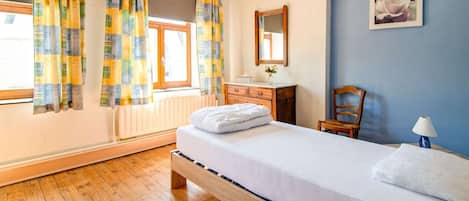 4 slaapkamers, een strijkplank/strijkijzer, wifi