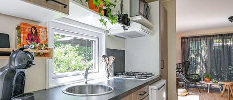 Microwave, stovetop, coffee/tea maker