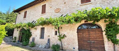 المنشأة من الخارج