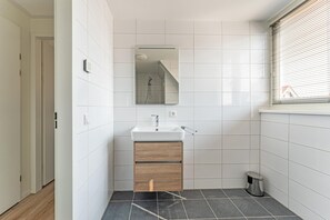 Shower - Holiday Home in Scherpenisse near the Sea (Scherpenisse)