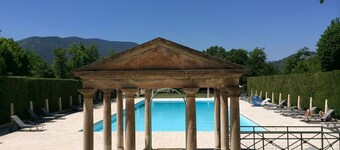 Romantic Château Stay Rhône