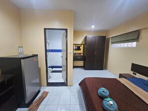 Desk, free WiFi - Leisure Residence (Pattaya)