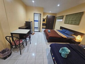 Desk, free WiFi - Leisure Residence (Pattaya)
