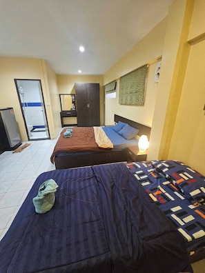 Desk, free WiFi - Leisure Residence (Pattaya)