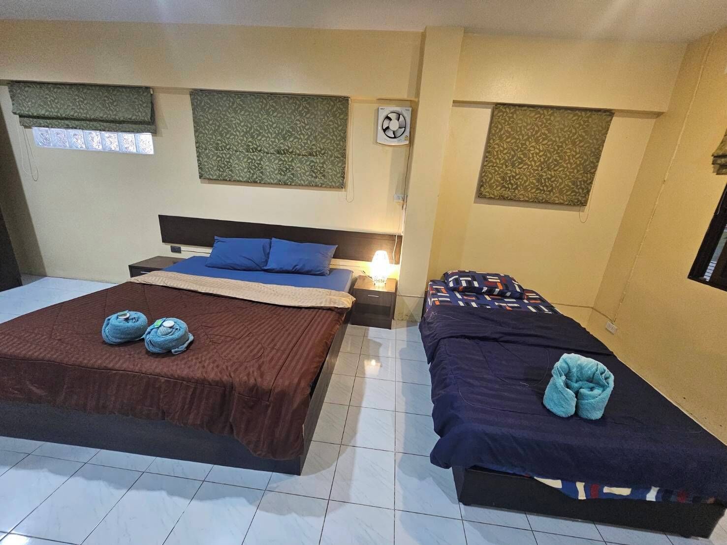 デスク、WiFi (無料)