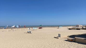 Una spiaggia nelle vicinanze