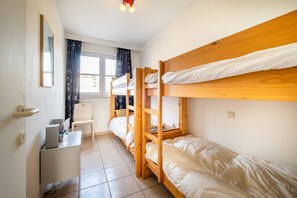 2 عدّة غرف نوم ومكواة/لوح كي وواي فاي مجانًا وملاءات أسرّة