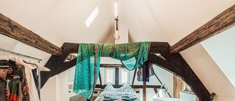 3 bedrooms, travel crib, free WiFi, bed sheets