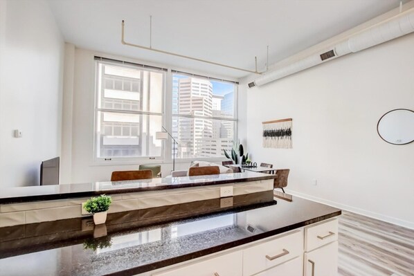 Apartment | Private kitchen | Fridge, microwave, oven, stovetop - CozySuites The Block Skybridge Access (Indianapolis)