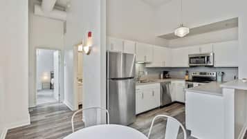 Apartment | Private kitchen | Fridge, microwave, oven, stovetop
