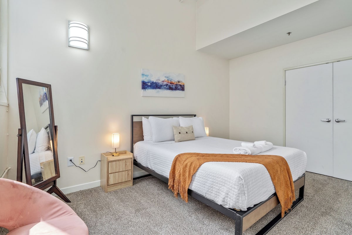 2 bedrooms, laptop workspace, iron/ironing board, free WiFi