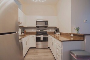 Private kitchen - CozySuites The Block Skybridge Access (Indianapolis)