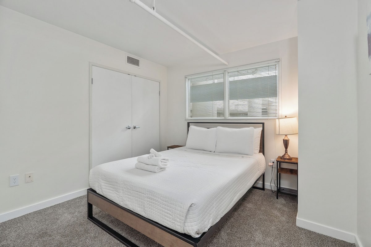 2 bedrooms, laptop workspace, iron/ironing board, free WiFi