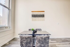 Dining room - CozySuites The Block Skybridge Access (Indianapolis)