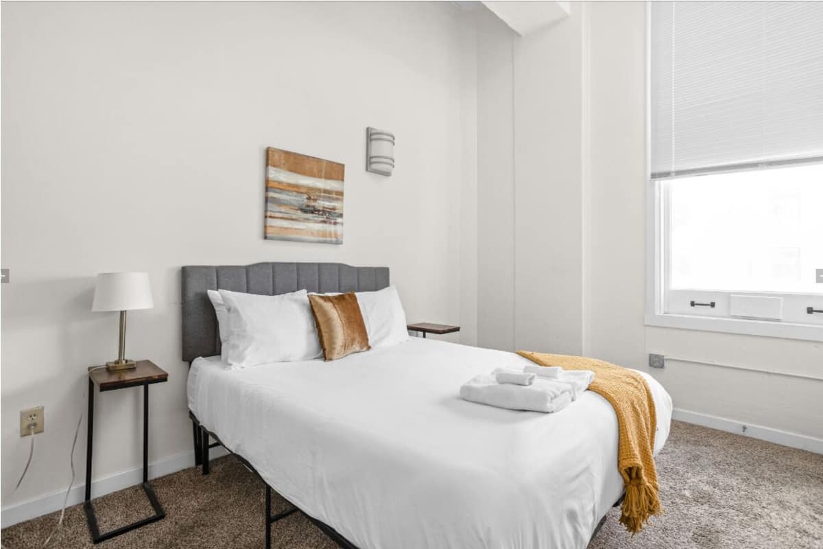 2 bedrooms, laptop workspace, iron/ironing board, free WiFi