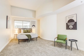 Apartment - CozySuites The Block Skybridge Access (Indianapolis)