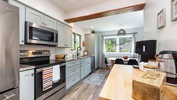 冰箱、微波炉、烤箱、炉灶