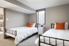 4 Schlafzimmer, Bügeleisen/Bügelbrett, Reisekinderbett, WLAN