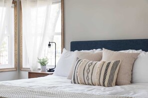 4 habitaciones, tabla de planchar con plancha, cuna de viaje y wifi 