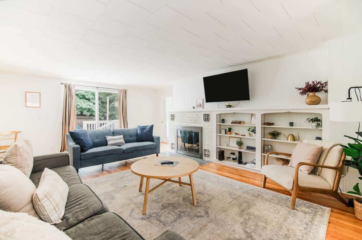 Télévision, cheminée