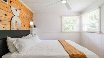 2 bedrooms, iron/ironing board, travel cot, WiFi