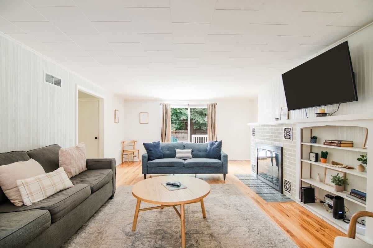 Televisie en een open haard