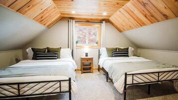 3 bedrooms, travel crib, WiFi, bed sheets