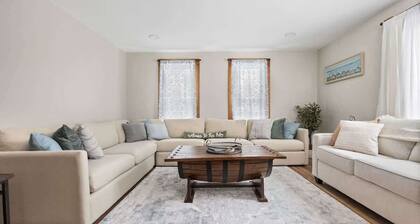 Charlevoix Modern Oasis With Hot tub!