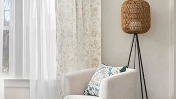 Una televisión, libros