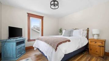 4 bedrooms, travel crib, WiFi, bed sheets